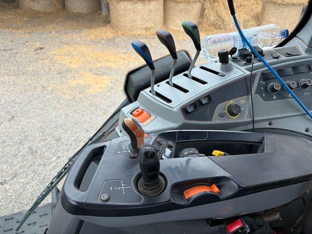 Tracteur VALTRA T175eA - photo slide 4