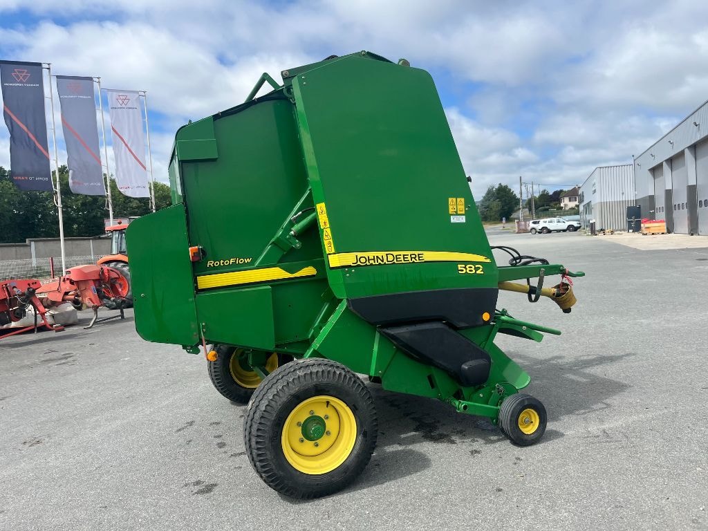 Presse balles rondes JOHN DEERE 582 - photo slide 3