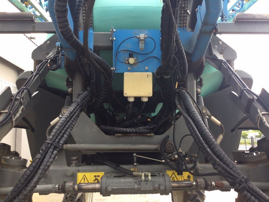 Pulverisateur automoteur BERTHOUD Raptor 3240 - photo slide 9