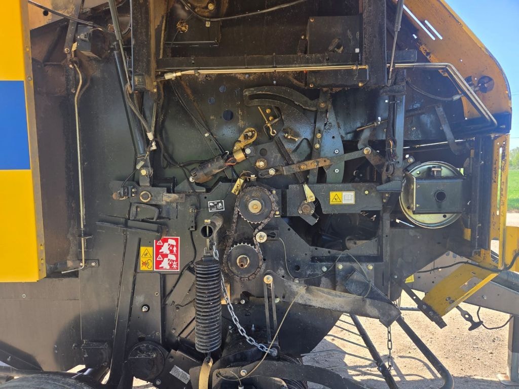 Presse balles rondes NEW HOLLAND BR7060 - photo slide 22