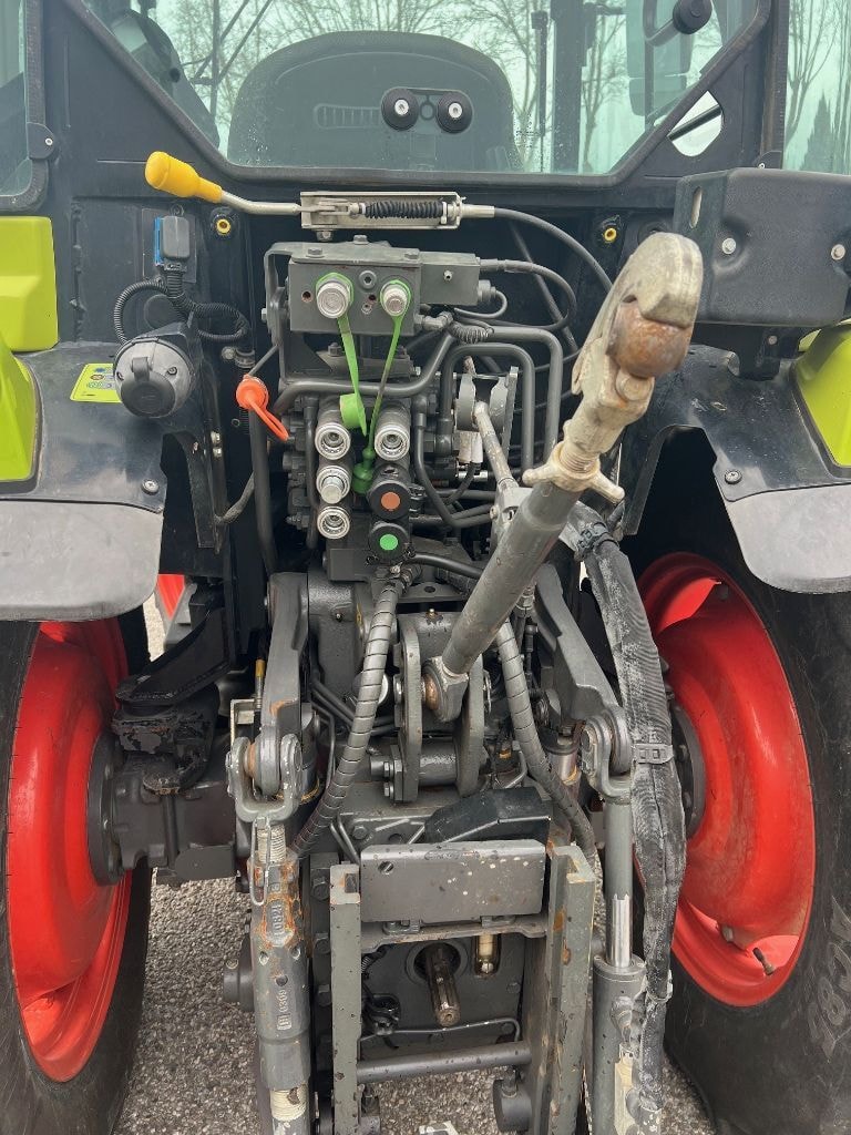 Tracteur CLAAS Nexos 240 m - photo slide 7