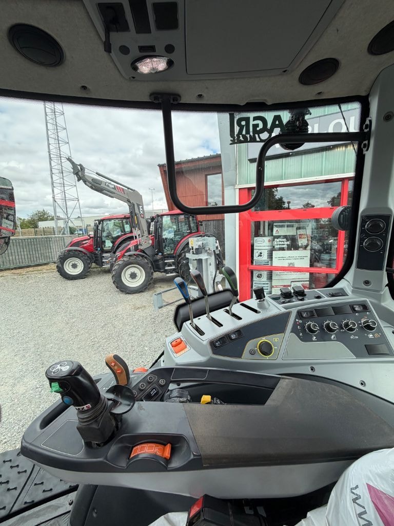 Tracteur chargeur VALTRA N135A - photo slide 5