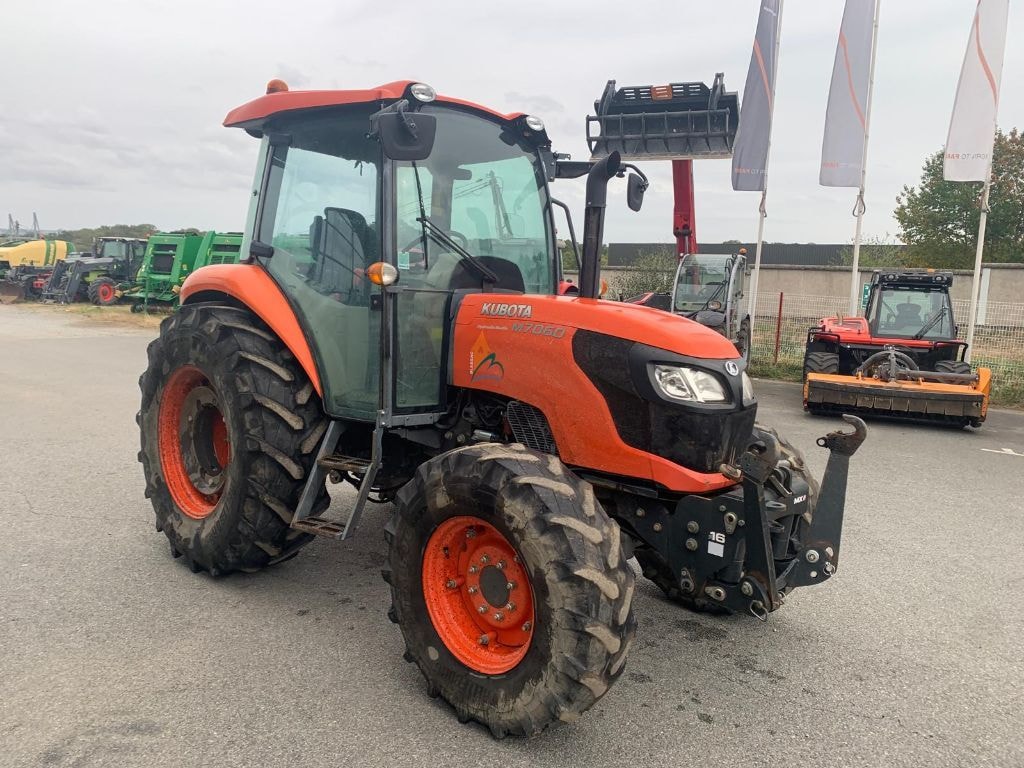 Tracteur KUBOTA M7060 - photo slide 5