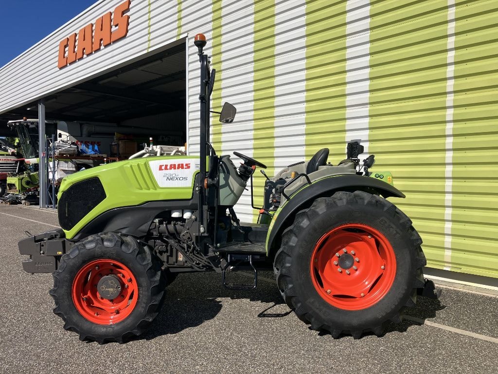 Tracteur fruitier CLAAS NEXOS 230 F - photo slide 2