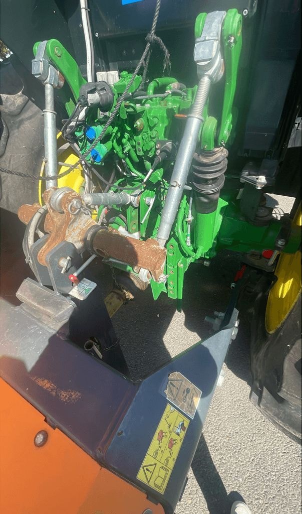 Tracteur JOHN DEERE 6110M+ epareuse - photo slide 20