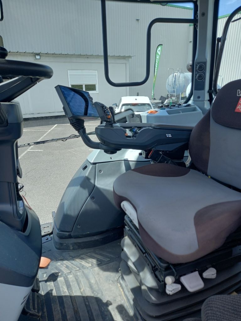 Tracteur chargeur VALTRA N 175 DIRECT - photo slide 18