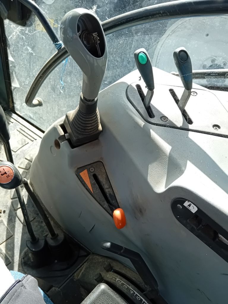 Tracteur NEW HOLLAND TD5.105 - photo slide 13