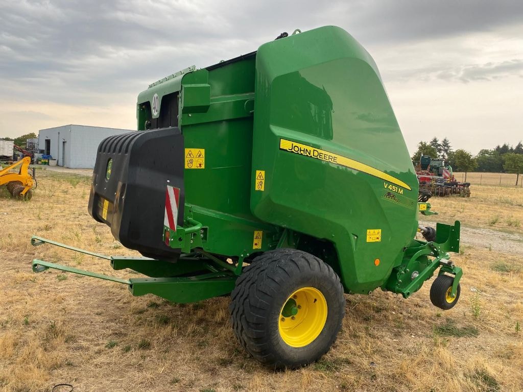 Presse balles rondes JOHN DEERE V451m  - photo slide 6