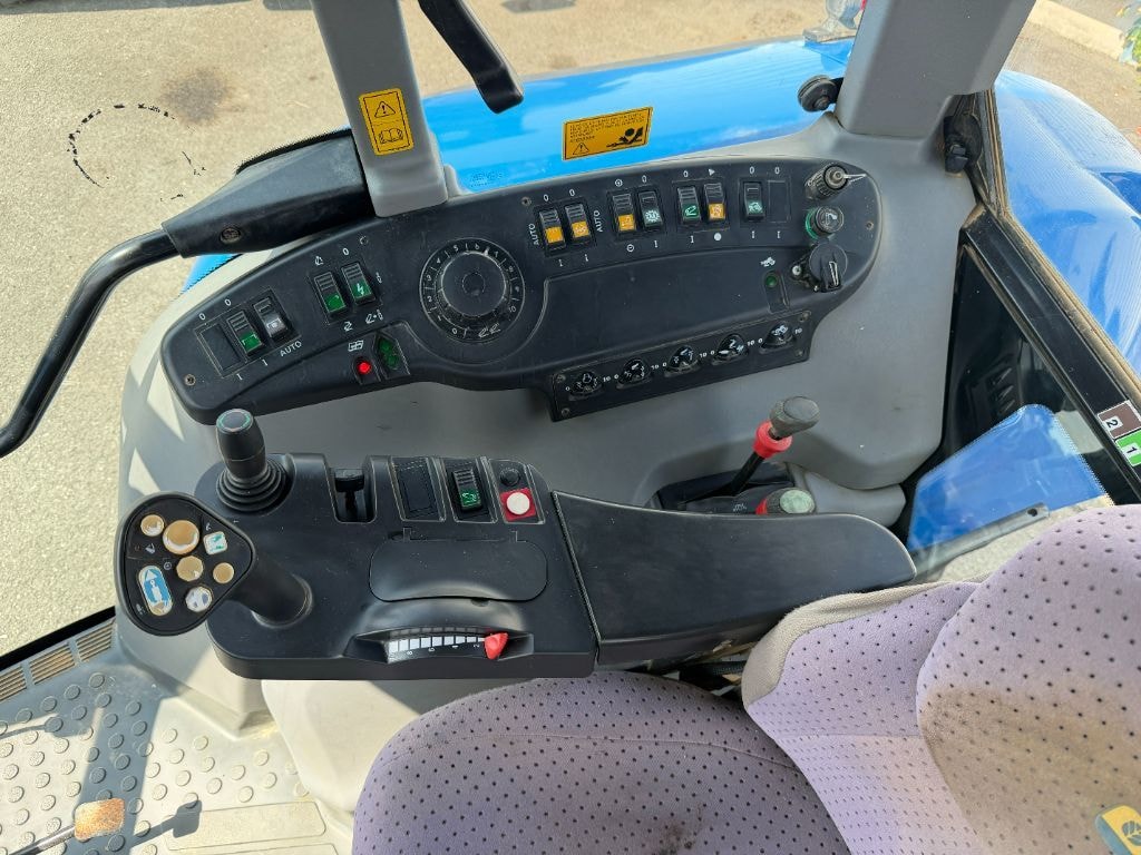 Tracteur NEW HOLLAND TVT170 - photo slide 11