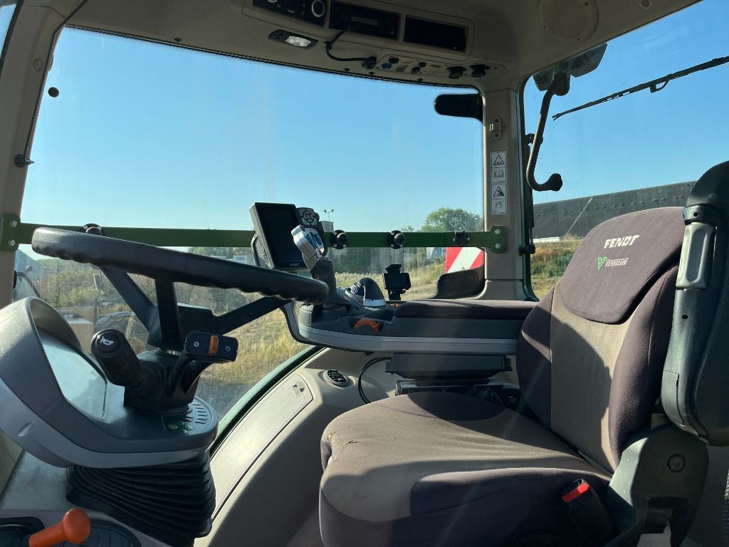 Tracteur FENDT 724 POWER+ S4 - photo slide 9