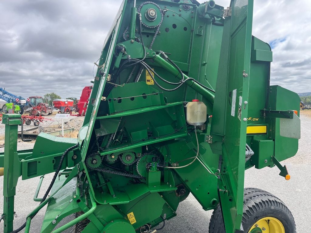 Presse balles rondes JOHN DEERE 582 - photo slide 20
