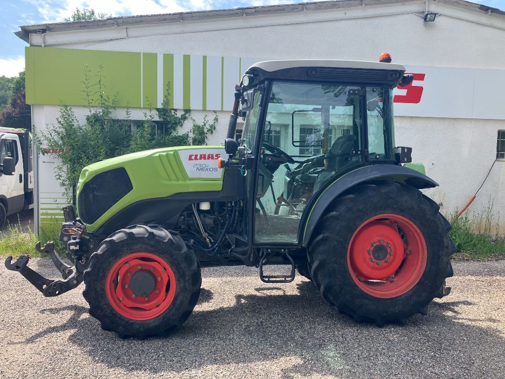 Tracteur etroit CLAAS NEXOS 230 F - photo slide 1