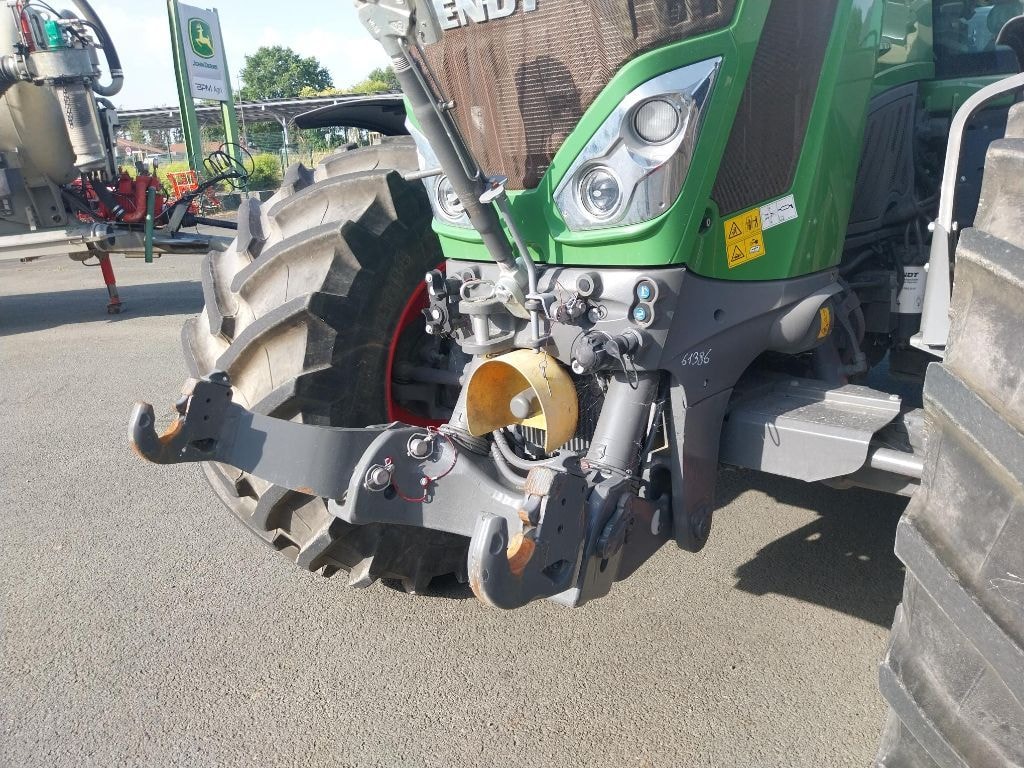 Tracteur FENDT 828 - photo slide 10