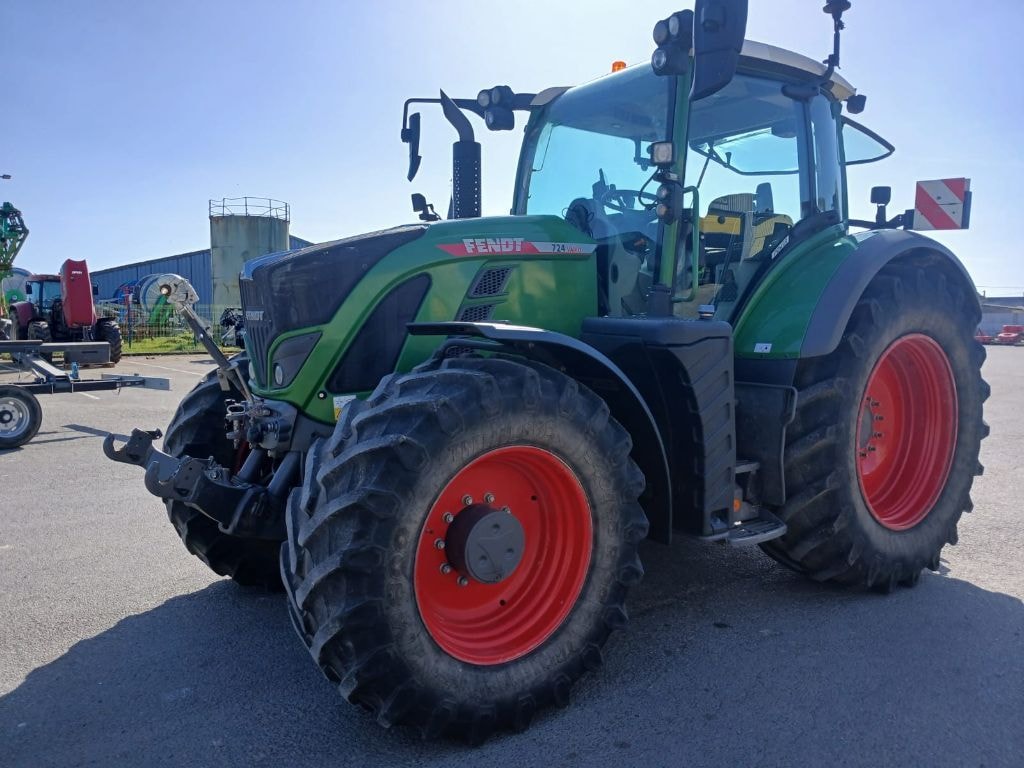 Tracteur FENDT 724 VARIO POWER - photo slide 1