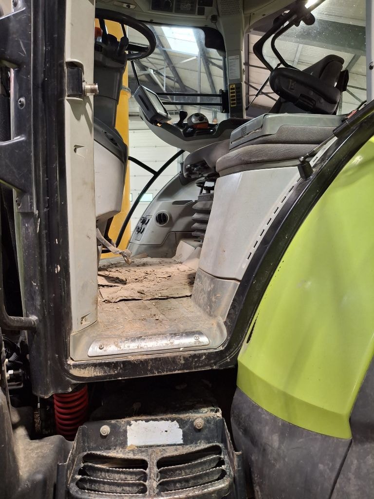 Tracteur CLAAS ARION 620 - photo slide 9