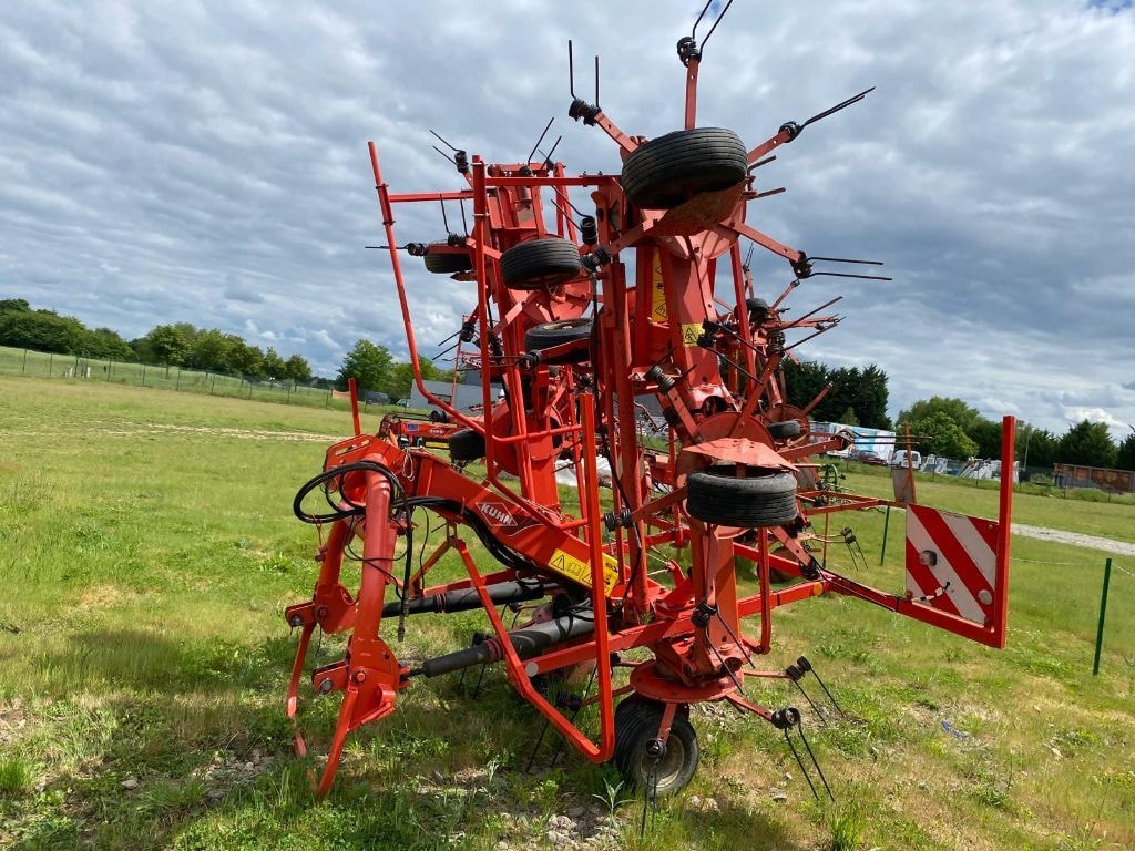 Faneuse KUHN Gf 8702 - photo slide 3
