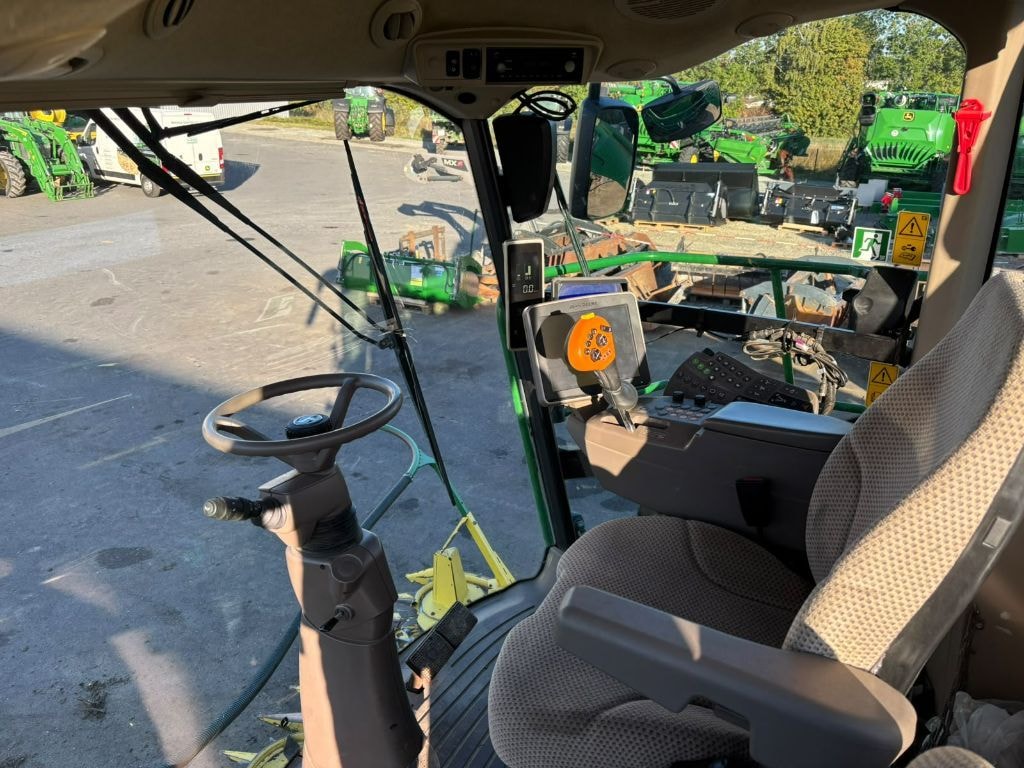 Ensileuse JOHN DEERE 8500 - photo slide 18
