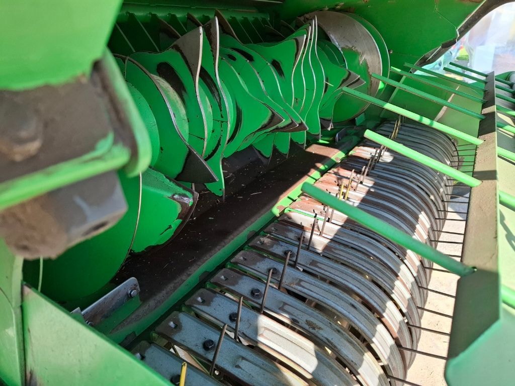 Presse balles rondes JOHN DEERE F440M - photo slide 5