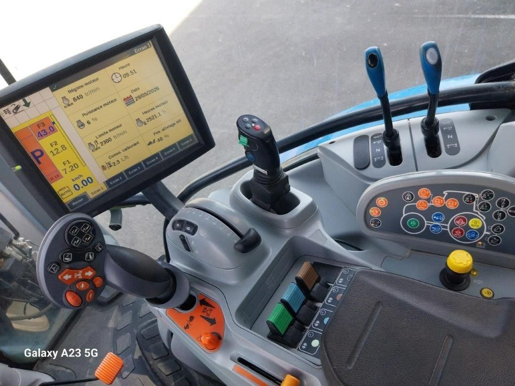 Tracteur chargeur NEW HOLLAND T5 120 - photo slide 5
