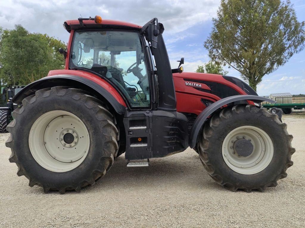 Tracteur VALTRA T155 - photo slide 5