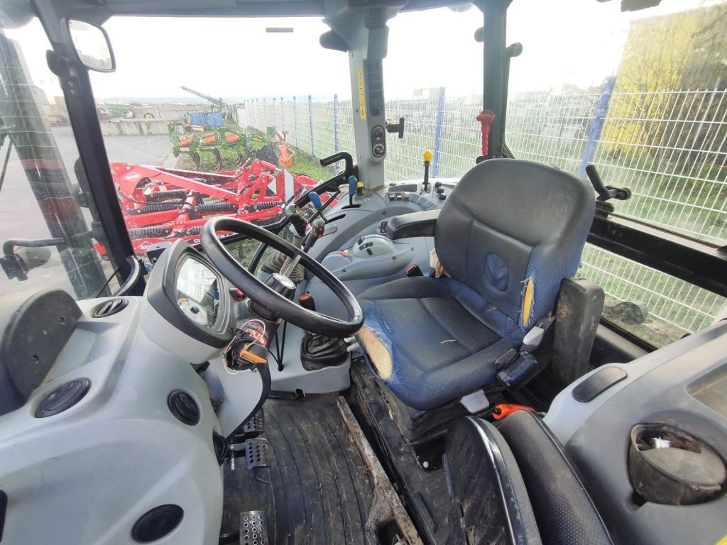 Tracteur chargeur NEW HOLLAND T4.95 - photo slide 10