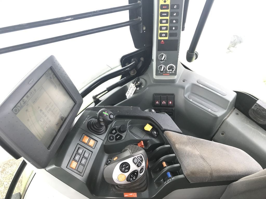 Tracteur CLAAS 530 CMATIC CEBIS - photo slide 10