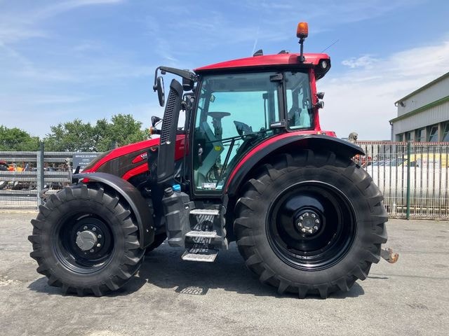 Tracteur VALTRA G135 - photo slide 8