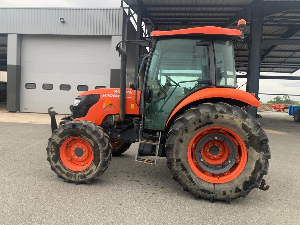 Tracteur KUBOTA M7060 - photo slide 17