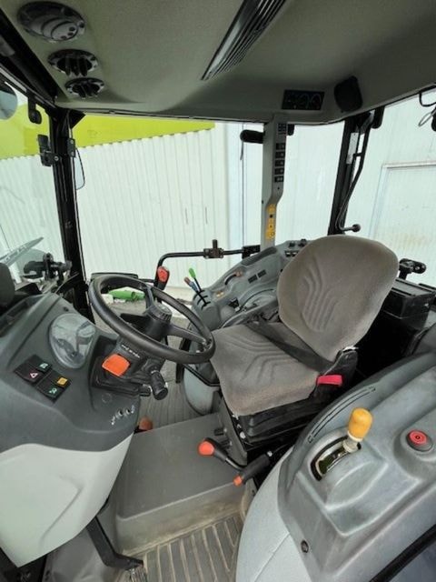 Tracteur fruitier CLAAS Nexos 240 VL - photo slide 5