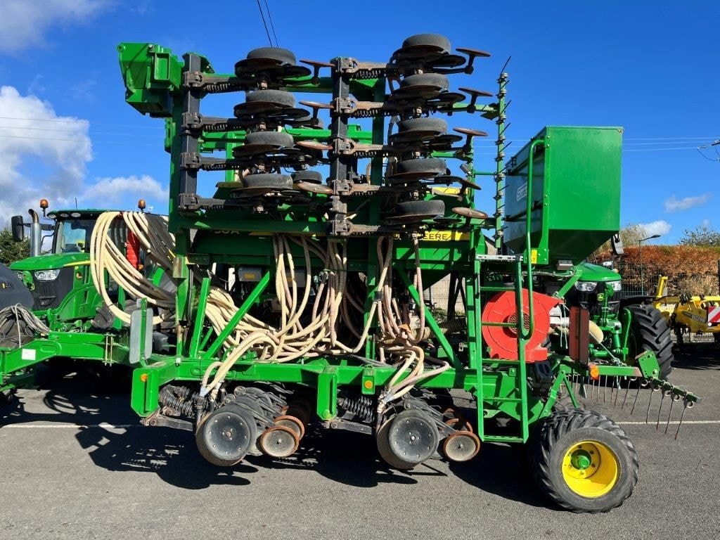 Semoir simplifié JOHN DEERE 750A - photo slide 1