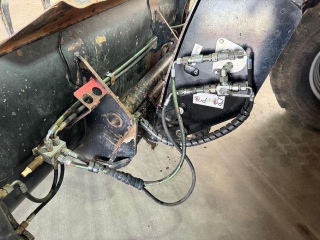 Telescopique MANITOU MTL 841 - 145 ps+ - photo slide 8