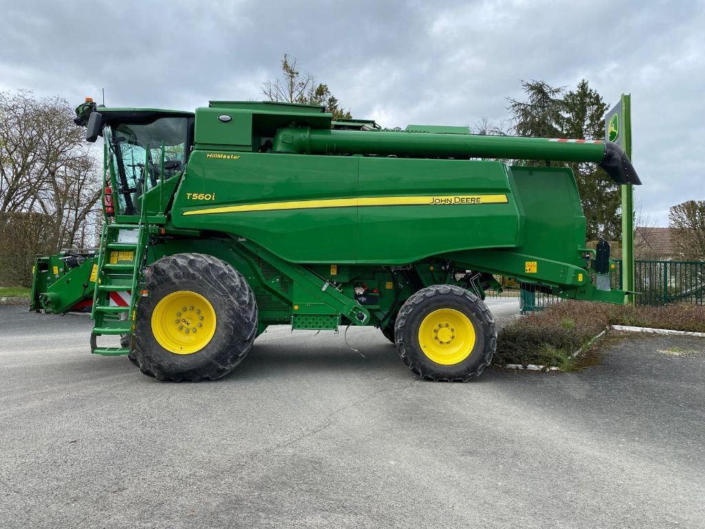 Moissonneuse JOHN DEERE T 560 HM - photo slide 3