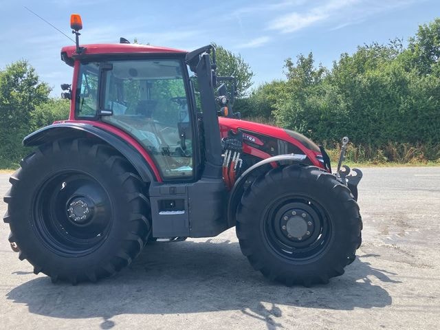 Tracteur VALTRA G135 - photo slide 4