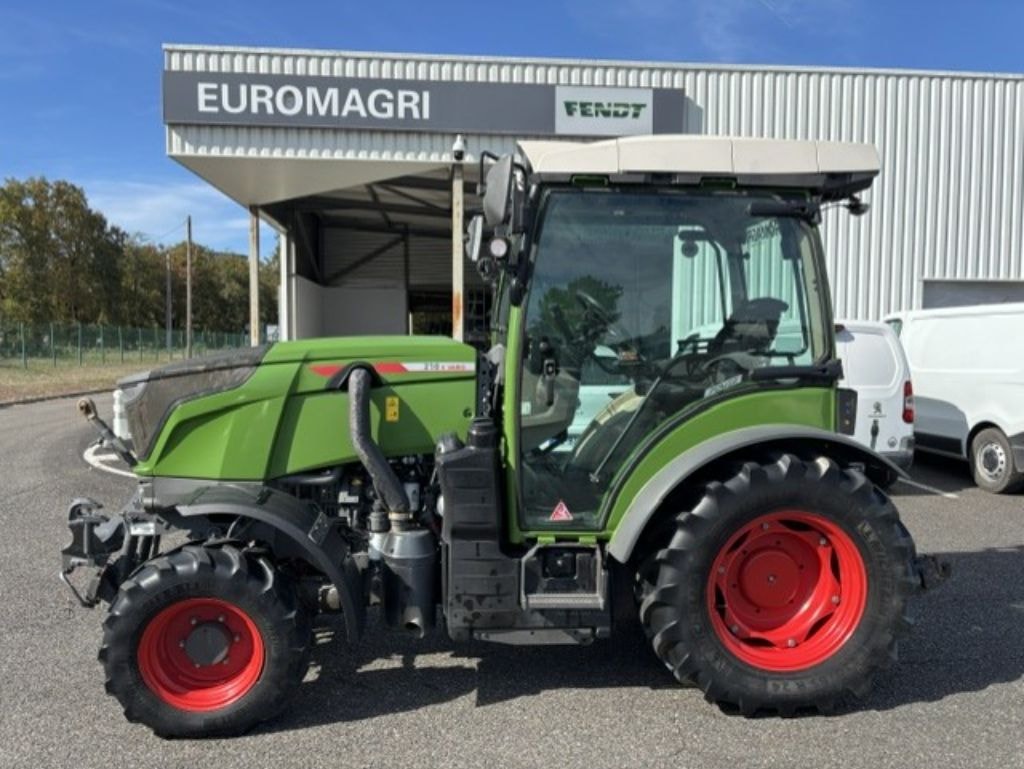 Tracteur etroit FENDT 210 V - photo slide 1