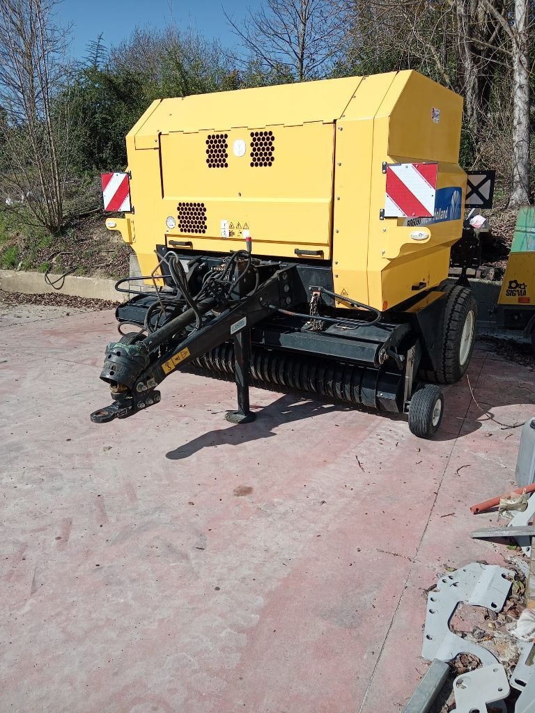 Presse balles rondes NEW HOLLAND BR 6090 - photo slide 4