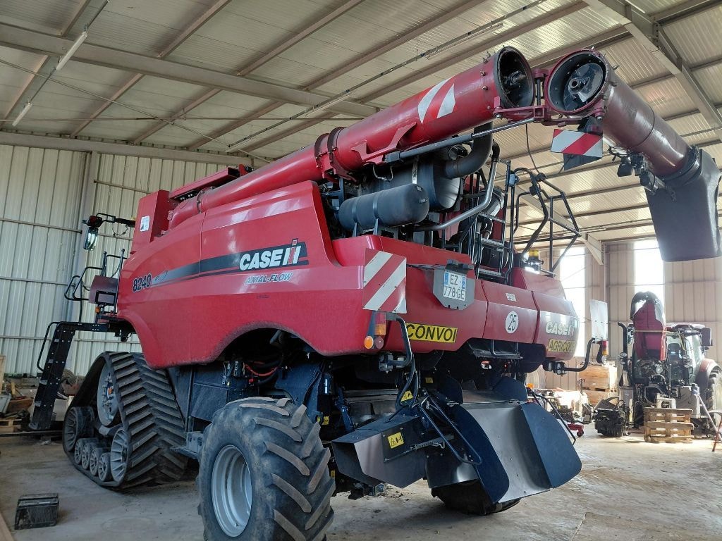 Moissonneuse CASE IH AXIAL-FLOW 8240 SANS COUPE - photo slide 6