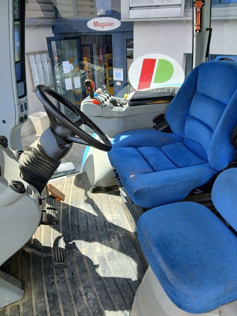 Tracteur NEW HOLLAND T8020 - photo slide 7