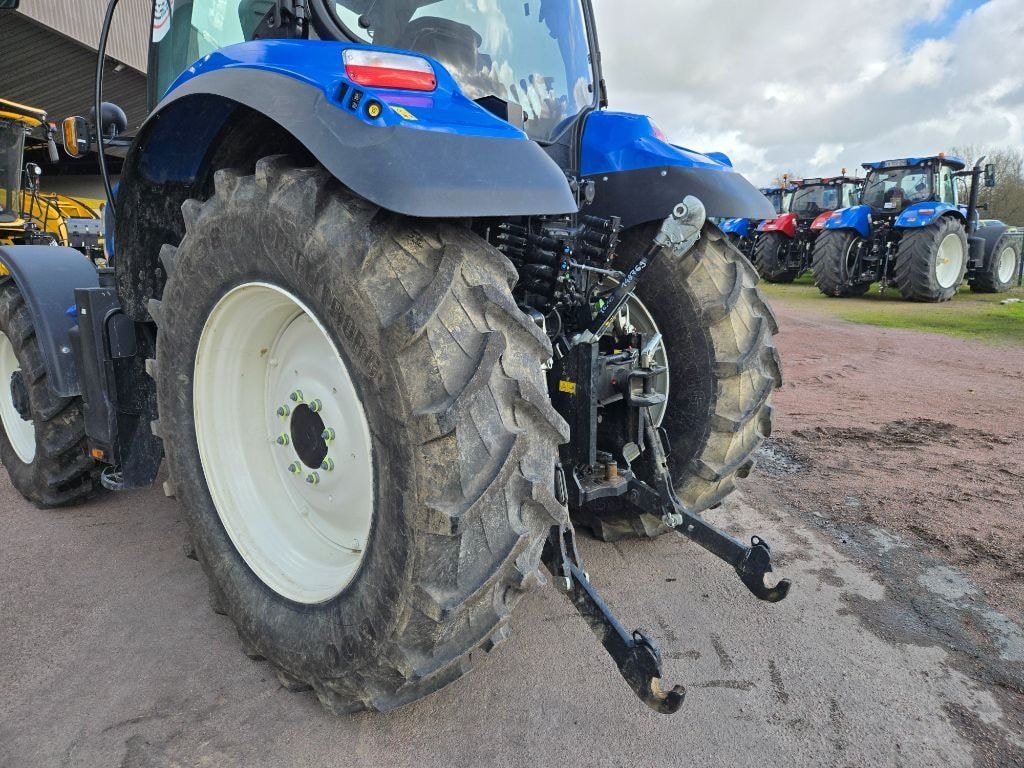 Tracteur NEW HOLLAND T6.145 DC - photo slide 11