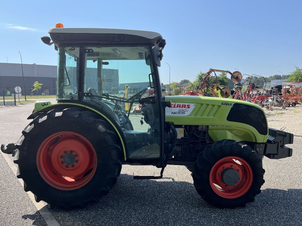 Tracteur fruitier CLAAS NEXOS 230 F  - photo slide 5