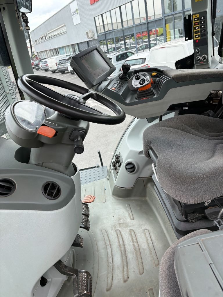 Tracteur CLAAS AXION 810 - photo slide 14