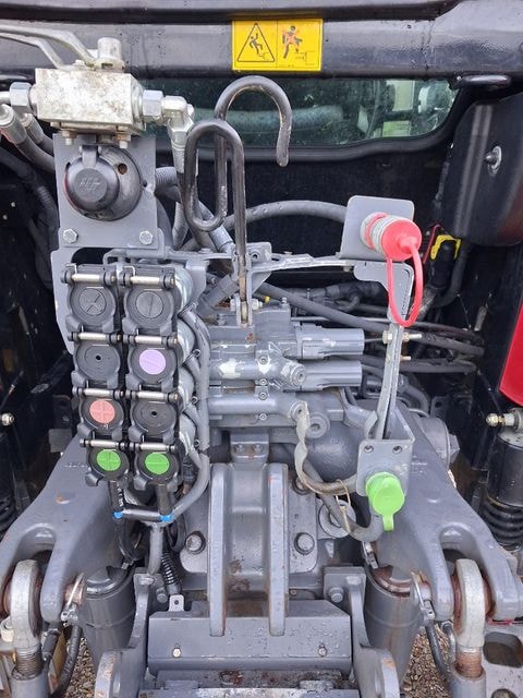 Tracteur MASSEY FERGUSON 5612 DYNA-4 ESSENTIAL - photo slide 9
