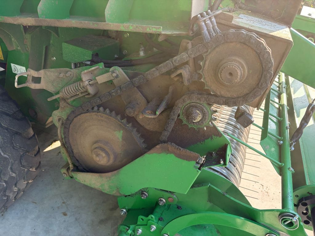 Presse balles rondes JOHN DEERE V461m - photo slide 6