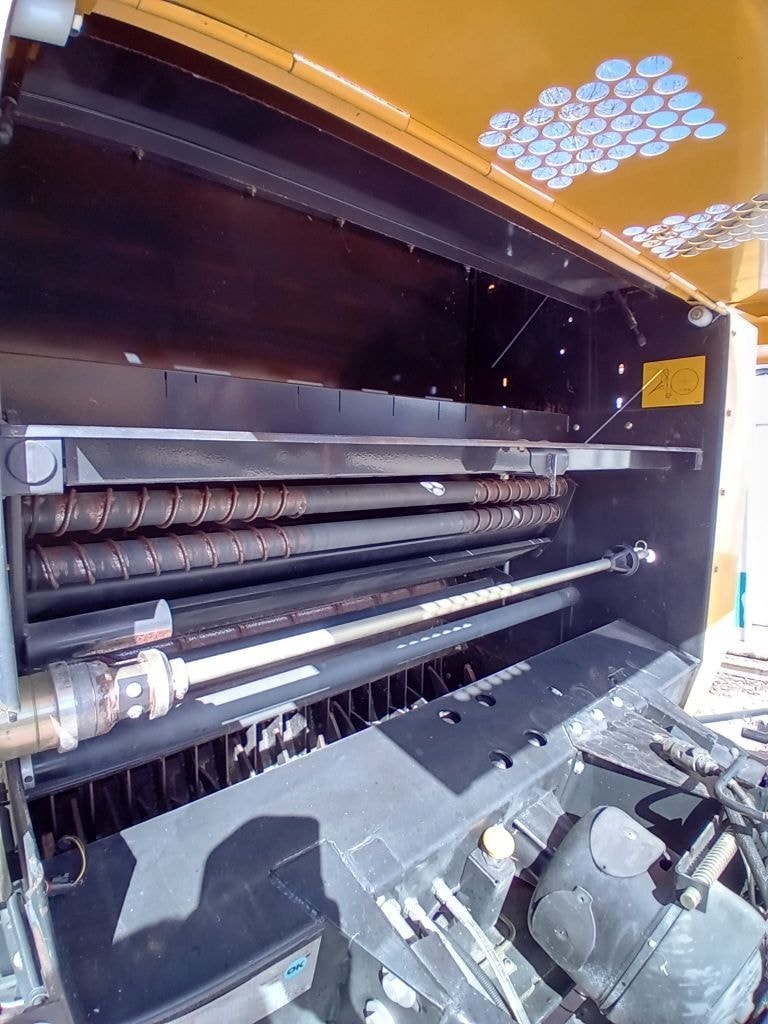 Presse balles rondes NEW HOLLAND BR 6090 - photo slide 12