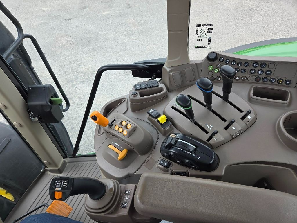 Tracteur JOHN DEERE 6100M - photo slide 10