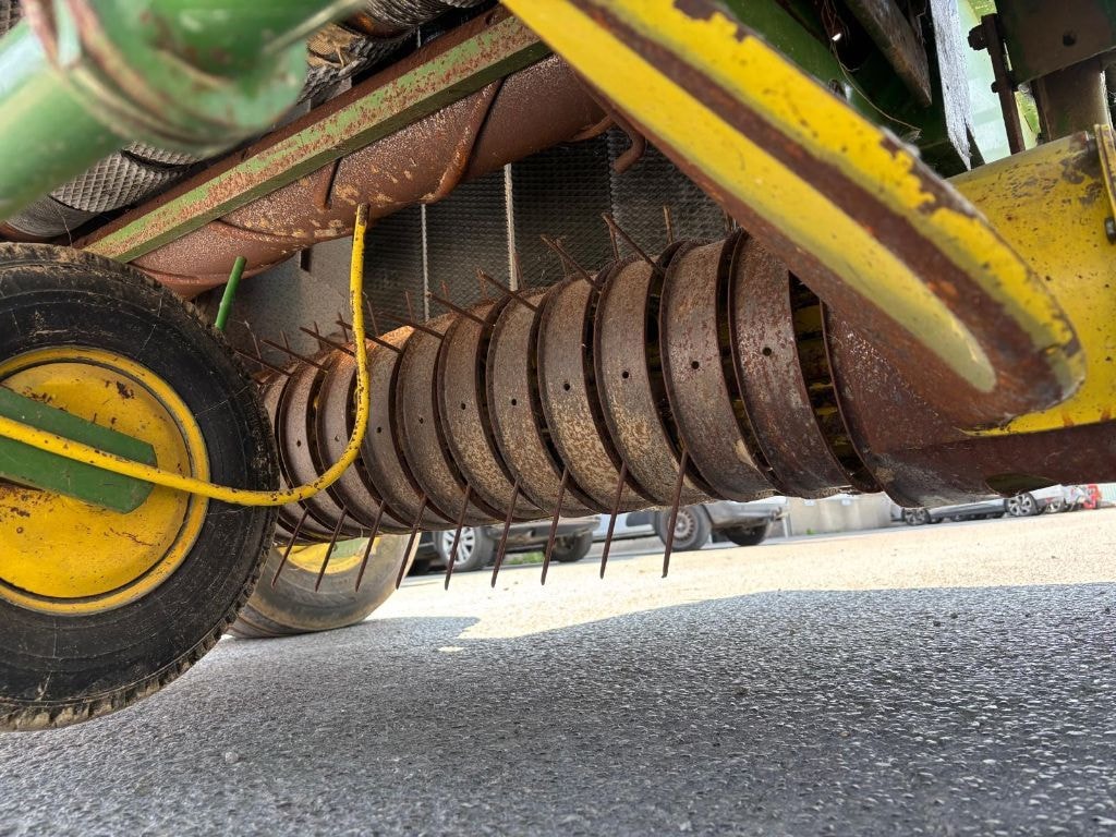 Presse balles rondes JOHN DEERE 550 - photo slide 9