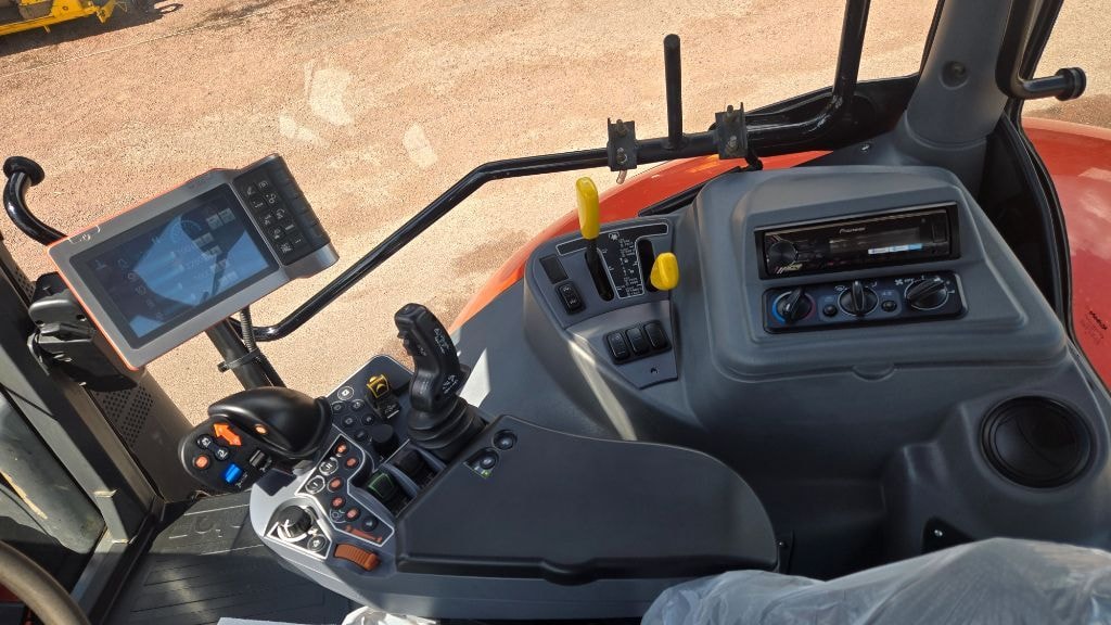 Tracteur chargeur KUBOTA M7-152 - photo slide 5