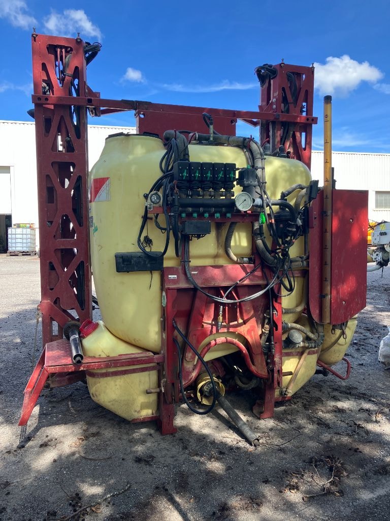 Pulverisateur HARDI MASTER PLUS - photo slide 1