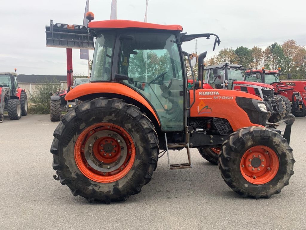 Tracteur KUBOTA M7060 - photo slide 8
