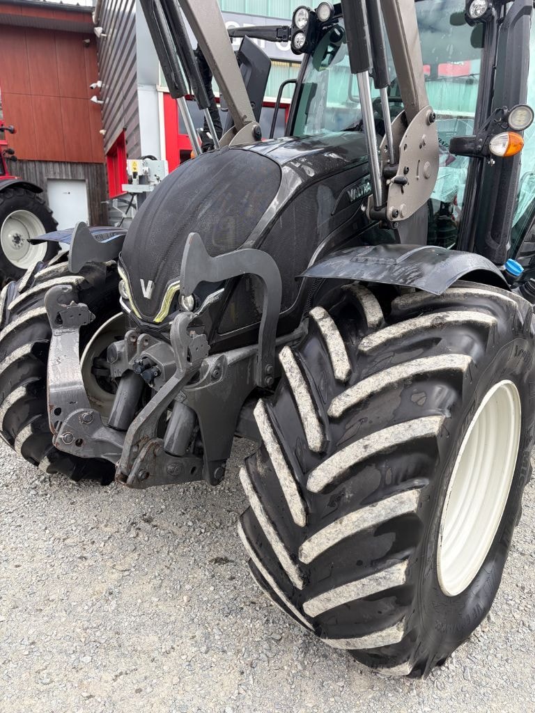 Tracteur chargeur VALTRA N135A - photo slide 12