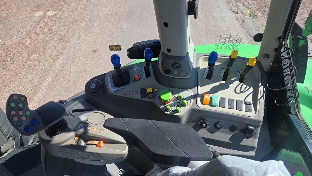 Tracteur DEUTZ FAHR AGROTRON 6155 Rc Shift - photo slide 17